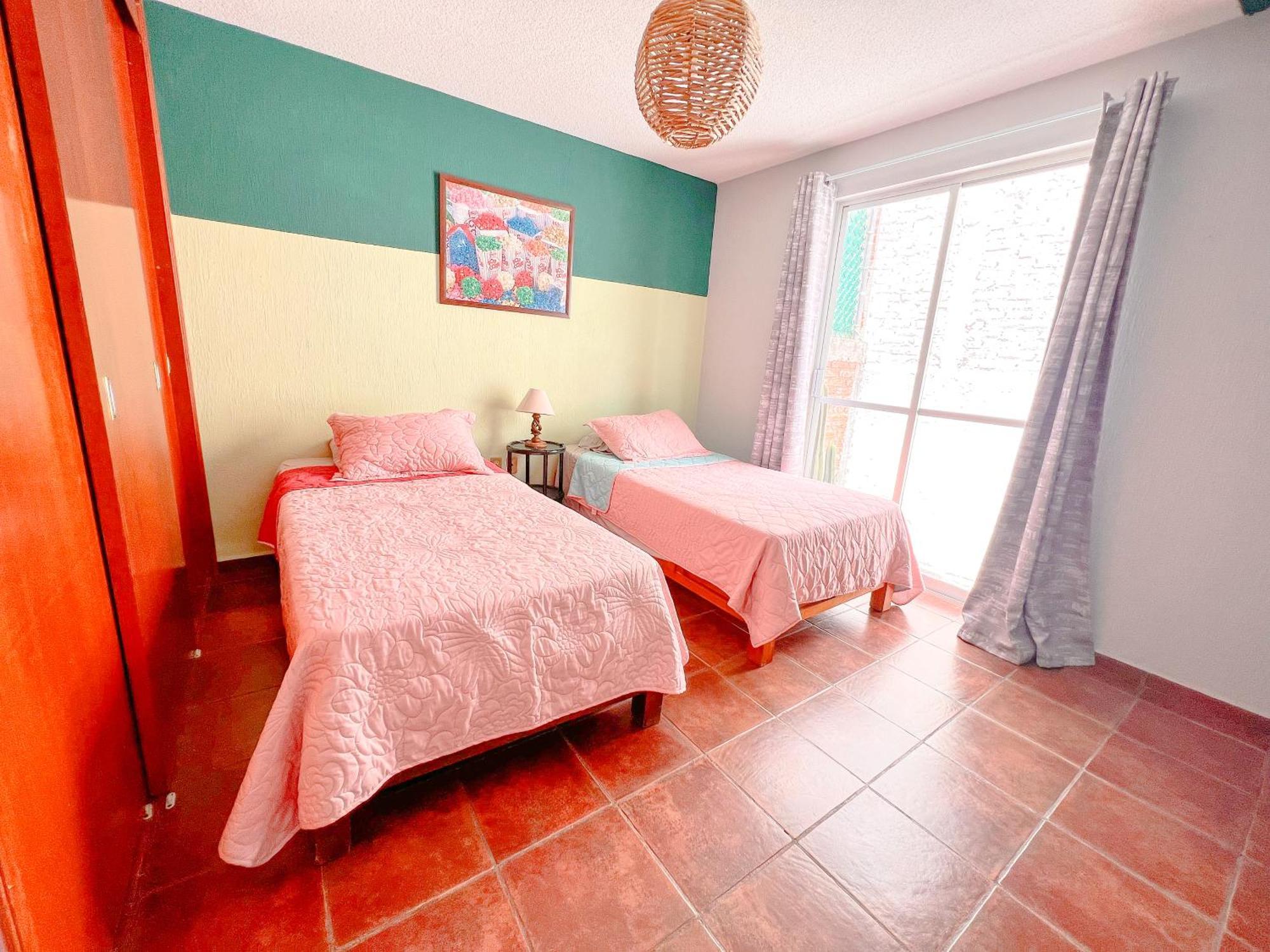 Colorful Family Condo With Terrace And Free Parking Guanajuato Exteriör bild