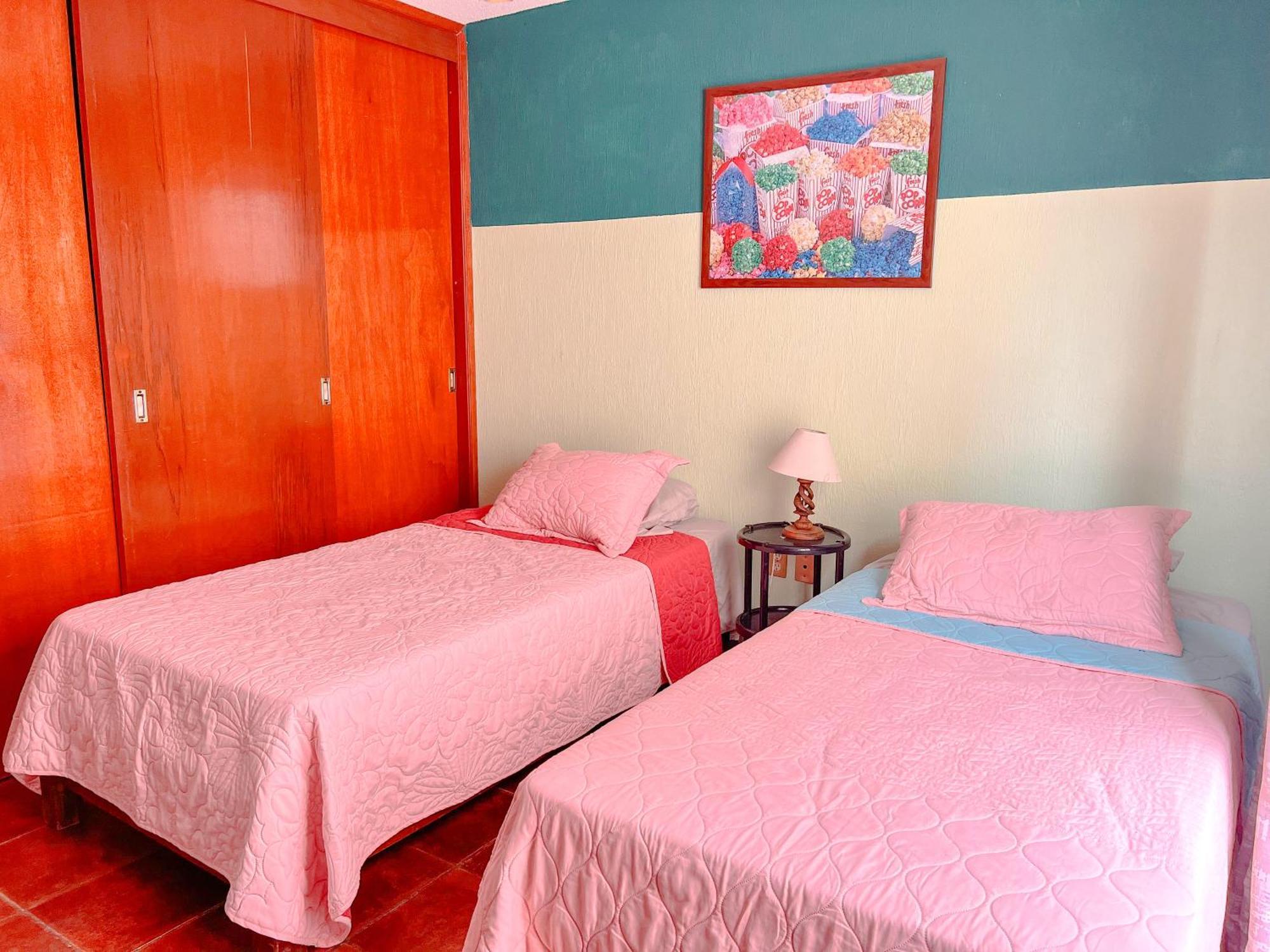 Colorful Family Condo With Terrace And Free Parking Guanajuato Exteriör bild